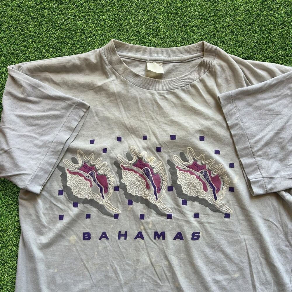Vintage 80s/90s single stitch Bahamas shell beach graphic tee shirt